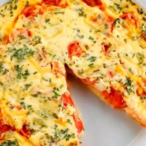 Пышный омлет с помидорами и зелёным луком