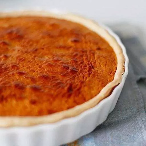 Пирог с яблоками и вареной сгущенкой
