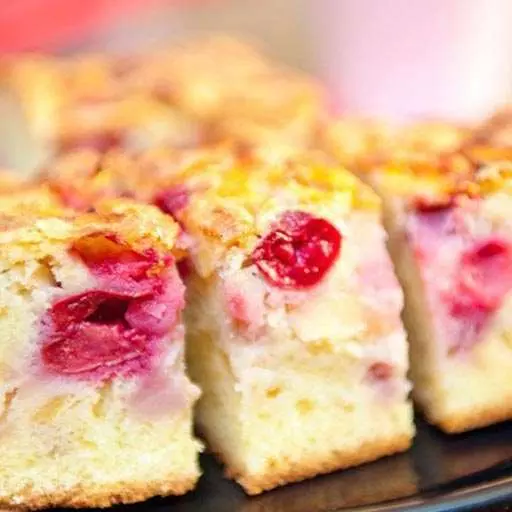 Шарлотка із сюрпризом