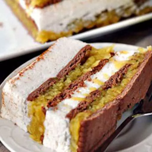 Торт-суфле с яблоками и печеньем