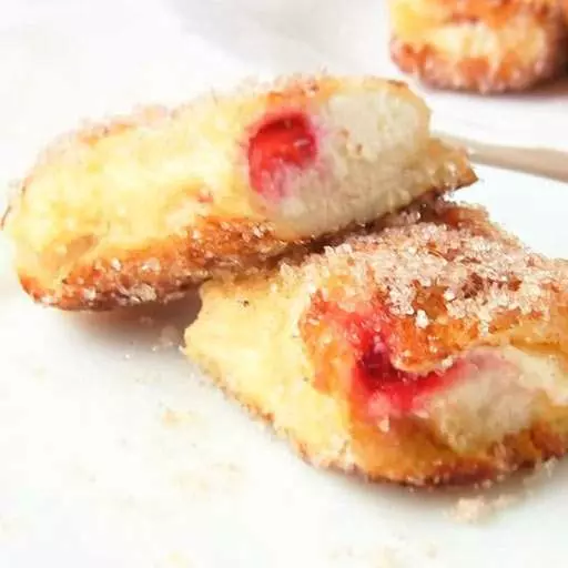 Солодкі грінки-рулетики французькою