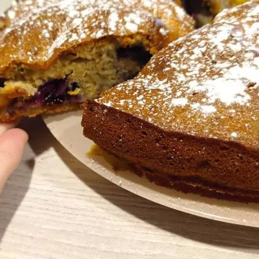 Фруктово-ягодный пирог на кислом молоке