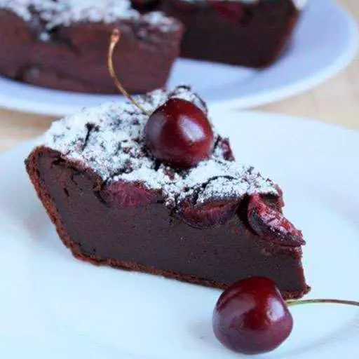 Шоколадний клафуті з черешнею