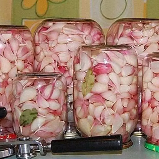 Маринований часник холодний спосіб
