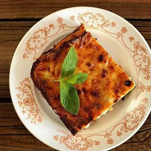 Творожная запеканка с изюмом и бананом