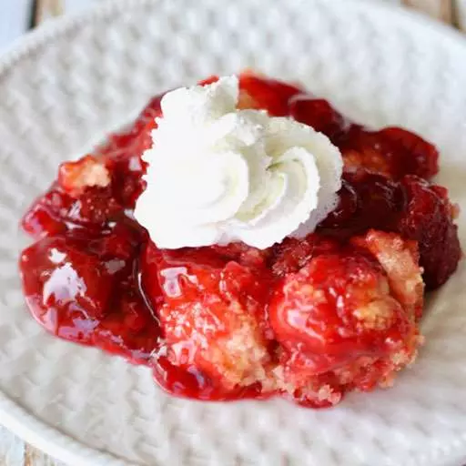 Crock Pot Strawberry Cobbler