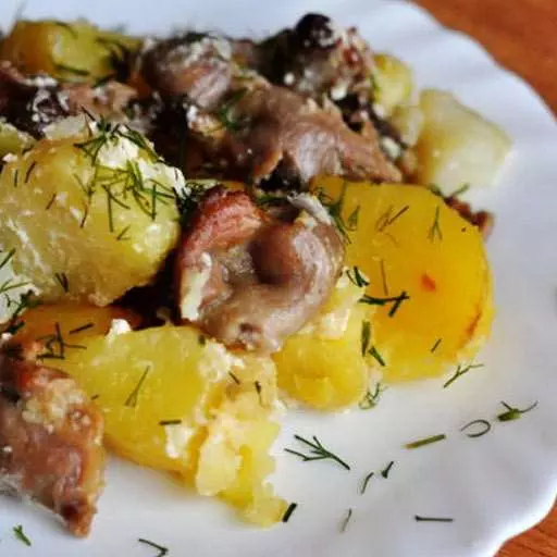 Курячі шлуночки з картоплею