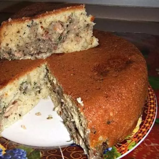 Пирог с картофелем и рыбными консервами
