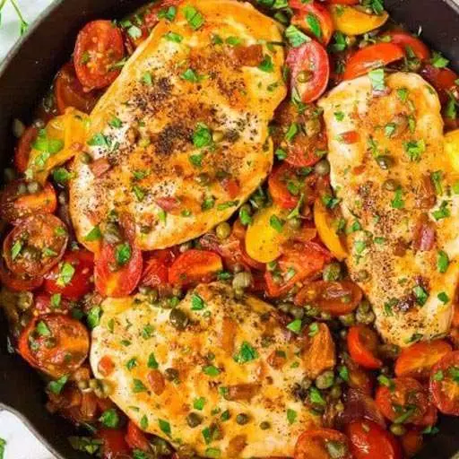Куряче філе з часником та помідорами