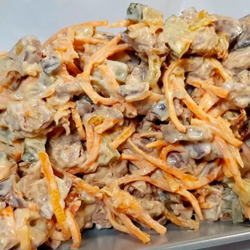 Салат з морквою та печінкою