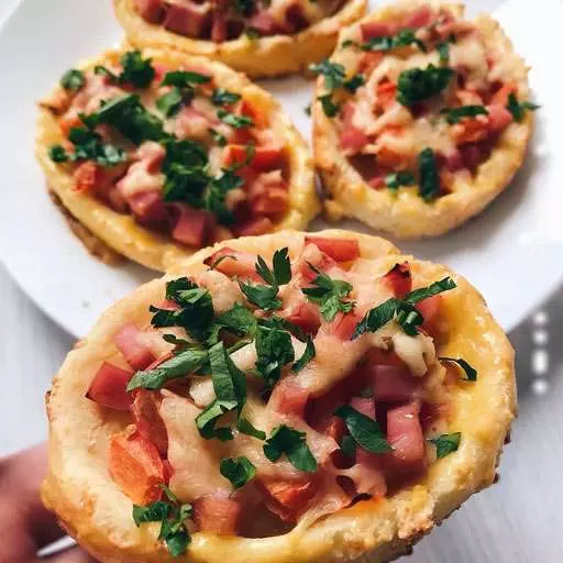 Човники з шинкою та сиром