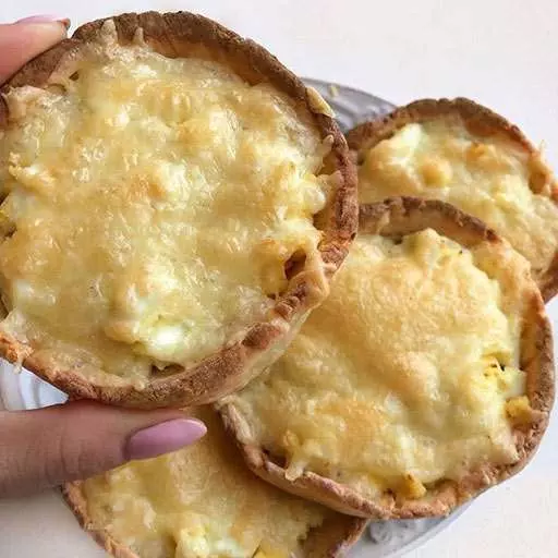 Ватрушки з яйцем та сиром