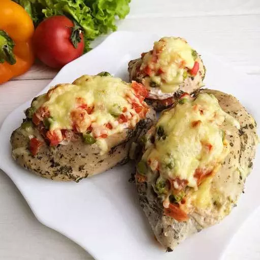 Курячі кишеньки з овочами