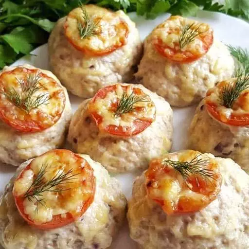 Курячі котлети під помідорно-сирною скоринкою