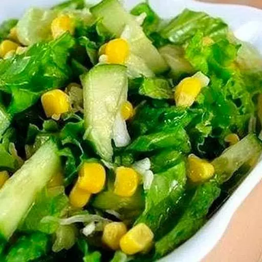 Салат з огірків, капусти та кукурудзи