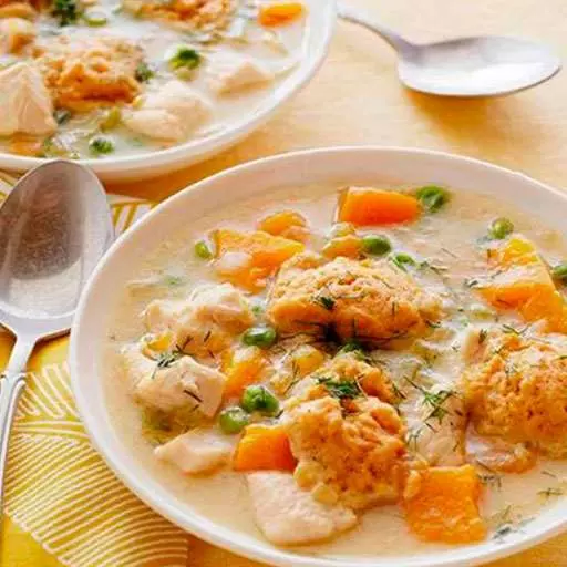 Курица в лёгком бульоне с укропом и клёцками