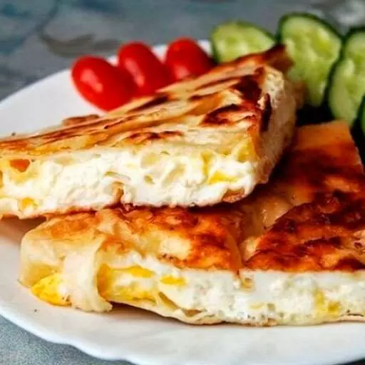 Тортилья с омлетом и сыром