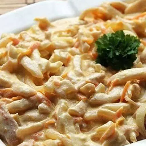 Кальмари з печерицями у сметані