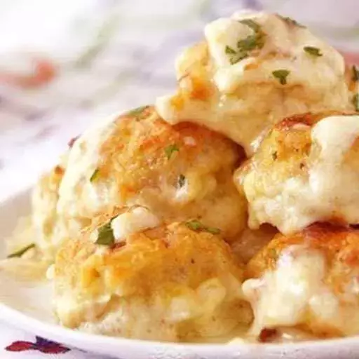 Куриные шарики в сырно-сливочном соусе