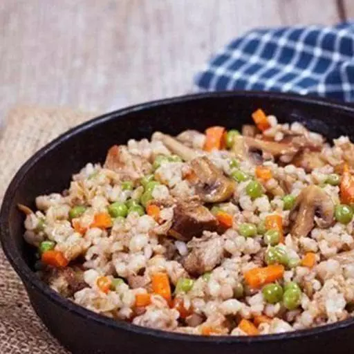 Перлова каша з м'ясом, грибами та овочами