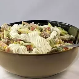 Салат с яйцом и ветчиной