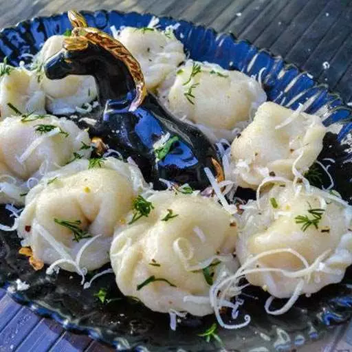 Пельмени с рыбой и сыром