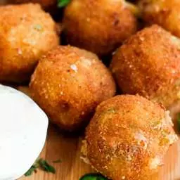 "Copycat Texas Roadhouse Rattlesnake Bites"