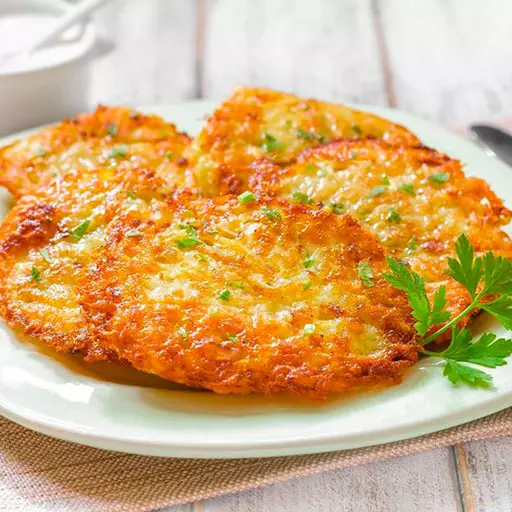 Драники з шинкою, сиром та зеленню