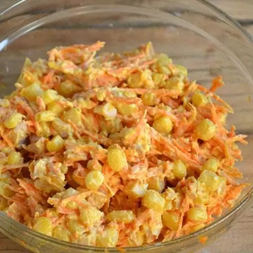 Салат з корейською морквою та копченою куркою