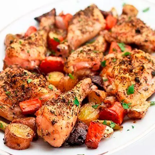 Жареная курица с овощами