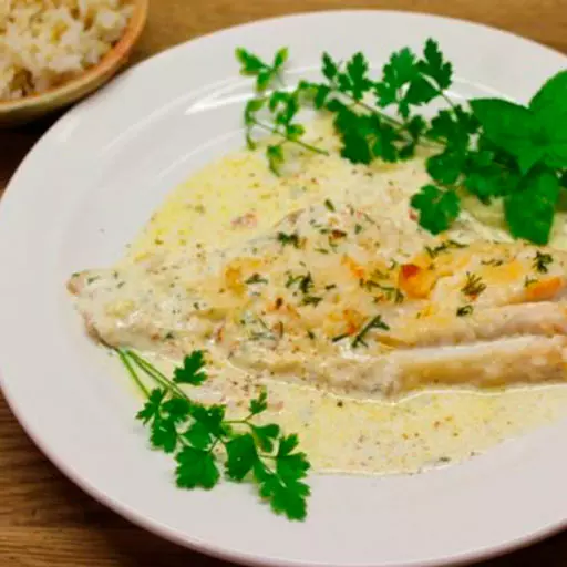 Морський окунь з вершками та часником
