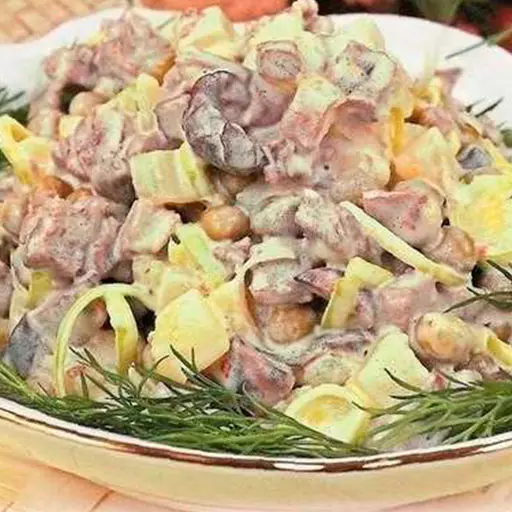 Салат м'ясний з грибами