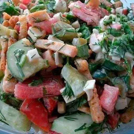 Салат з крабовими паличками та сухариками