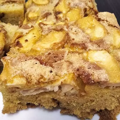 Шарлотка з яблуками