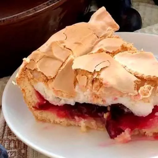 Пісочний пиріг з начинкою та безе