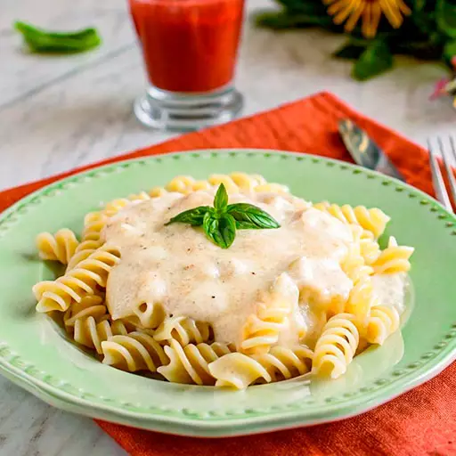 Макарони з соусом бешамель