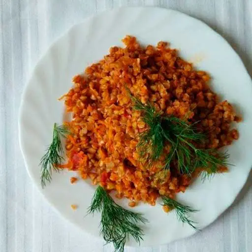 Гречка з помідорами