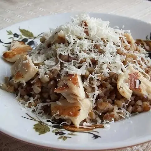 Гречка с курицей и пармезаном