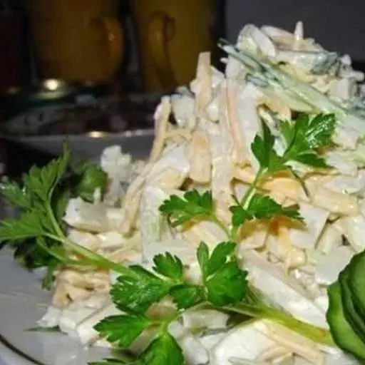Салат с кальмарами