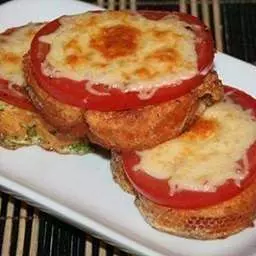 Гренки з помідорами та сиром до сніданку