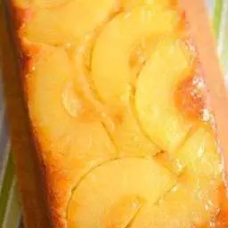 Пиріг з консервованим ананасом