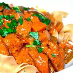 Гуляш из куриного филе
