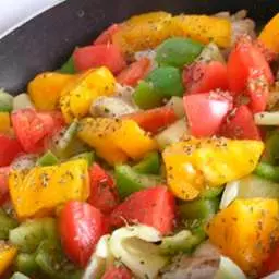 Курица на овощах