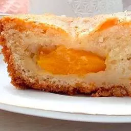 Простой домашний пирог с абрикосами