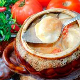 Пельмени в духовке с овощами