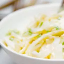 Очень вкусный салат из кальмаров с плавленым сыром