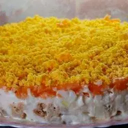 Салат из горбуши консервированной с грибами