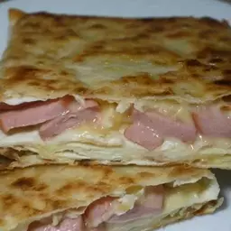 Лаваш с ветчиной, сыром и яйцом в духовке