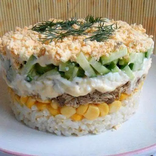 Салат із тунцем