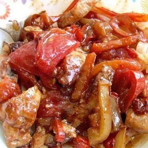 Куриное рагу с помидорами и перцем